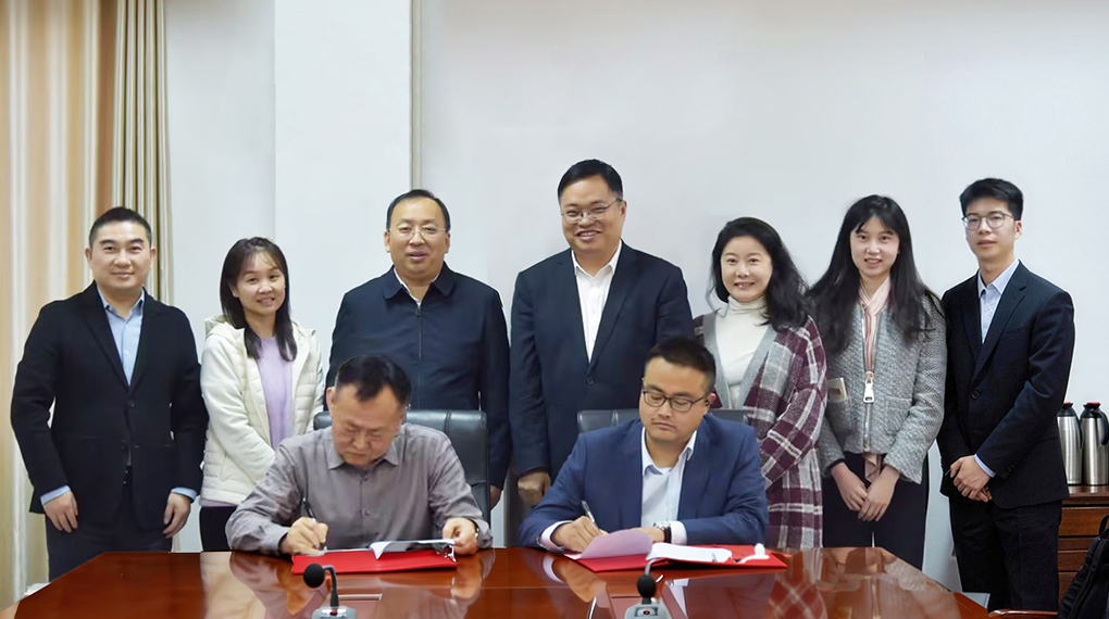 1xBETSignup官方网站与湖北长江电影集团签订战略合作协议 以能源科技赋能影视产业绿色发展