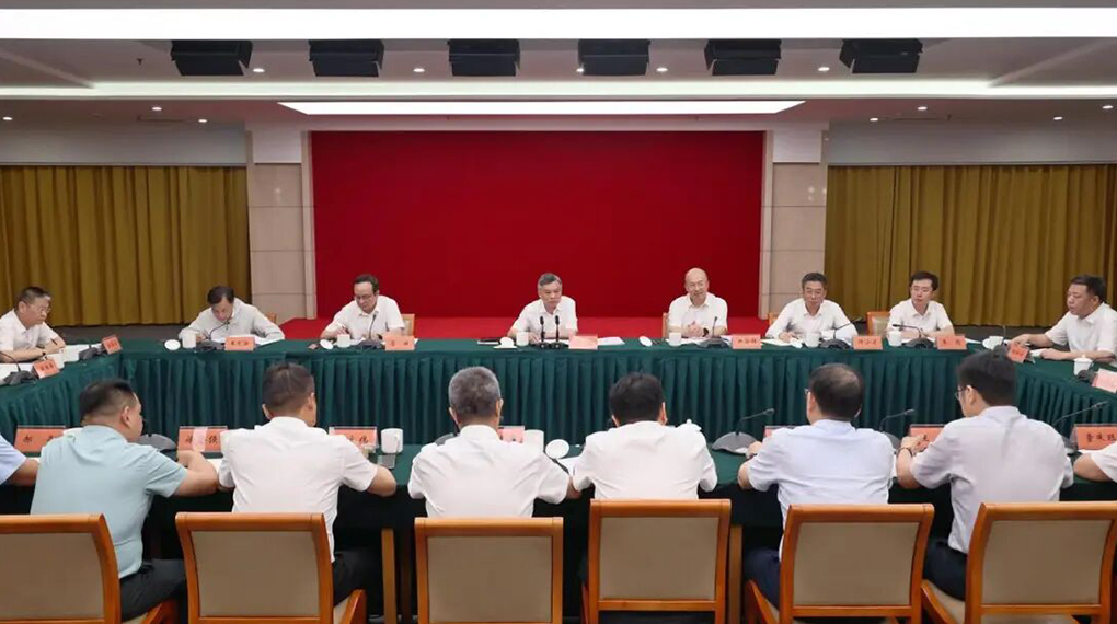 鐪侀暱鍒樻嵎鍦ㄥ槈鍏翠笓棰樿皟鐮&ldquo;鍙岀⒊&rdquo;宸ヤ綔骞朵富鎸佸彫寮€浼佷笟搴ц皥浼